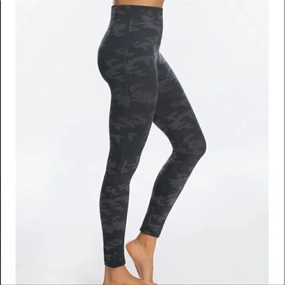 Spanx Black Camo Seamless Leggings L